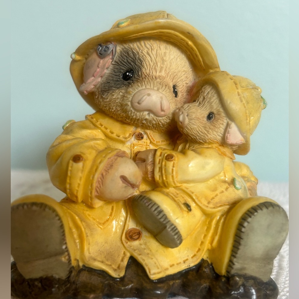EnescoThis Little Piggy “Showering You With Hogs” Figurine 1995